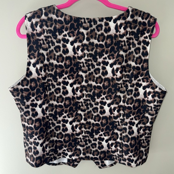 Dolled By Doll Pre Assembled Outfit Cheetah Vest and Jeans - Picture 4 of 6